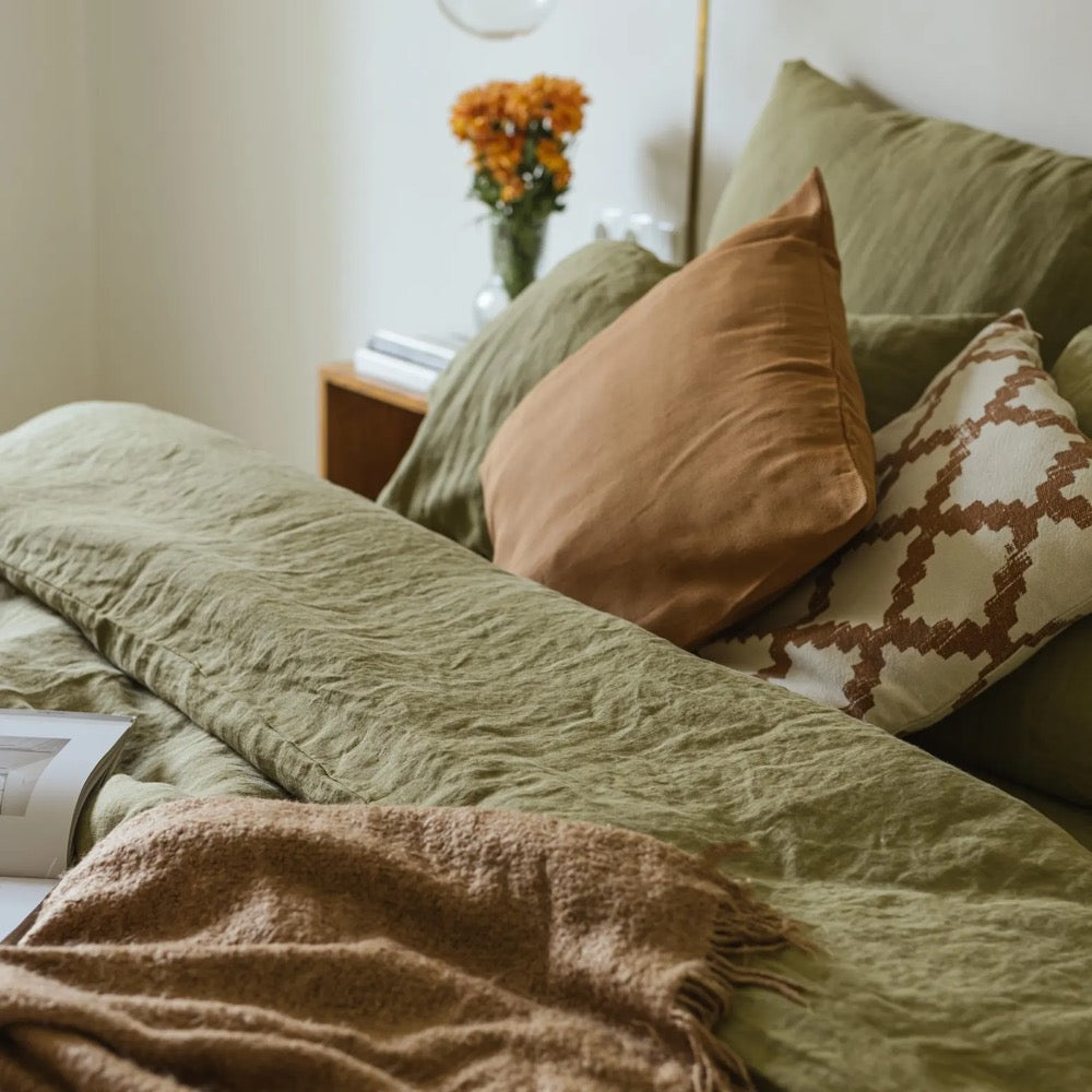 Linen sheet set in Olive Green color. Fitted sheet, flat sheet, 2 pillowcases. Custom size bedding